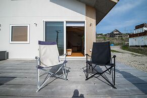 SUNNY SIDE HOUSE