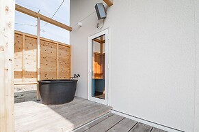 SUNNY SIDE HOUSE