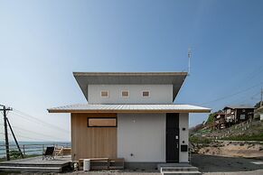 SUNNY SIDE HOUSE