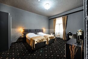 Palace Bulevard