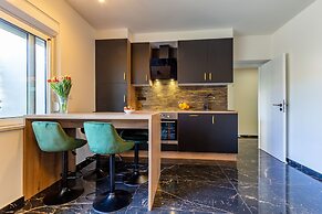 Luxury Hedone Apartment with Private SPA Zone