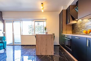 Luxury Hedone Apartment with Private SPA Zone