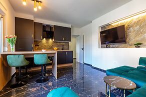 Luxury Hedone Apartment with Private SPA Zone