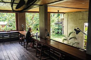 Mangroove Bay Boutique Hostel
