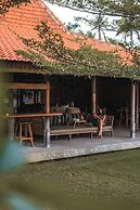 Mangroove Bay Boutique Hostel