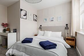 Modern 2bed Flat, Parking, Close to Beach & Shops