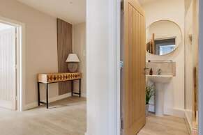 Modern 2bed Flat, Parking, Close to Beach & Shops