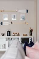 Modern 2bed Flat, Parking, Close to Beach & Shops