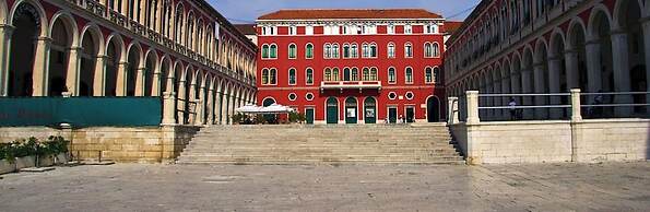 Cool Attic apt w Gallery, in the Heart of Split