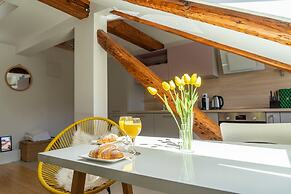 Cool Attic apt w Gallery, in the Heart of Split