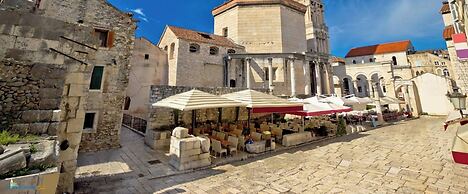 Cool Attic apt w Gallery, in the Heart of Split