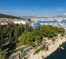 Cool Attic apt w Gallery, in the Heart of Split