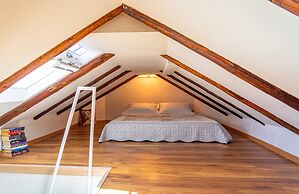 Cool Attic apt w Gallery, in the Heart of Split