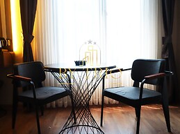 By Trio Hotel