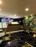 By Trio Hotel