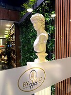 By Trio Hotel