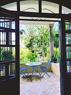 La Banksia Hotel