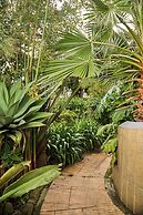 La Banksia Hotel