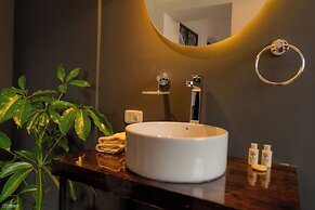 La Banksia Hotel