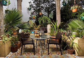 La Banksia Hotel