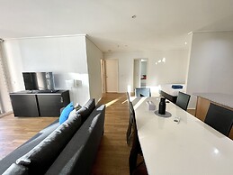 Readyset Apartments at Dockside