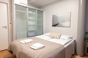 2ndhomes Stylish 1BR Apt w Sauna&Balcony