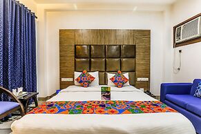 FabHotel The Maple Stays - DLF Galleria