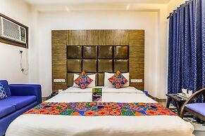 FabHotel The Maple Stays - DLF Galleria