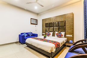 FabHotel The Maple Stays - DLF Galleria