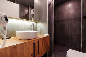 Mrt Suites Lara