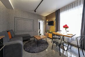 Mrt Suites Lara