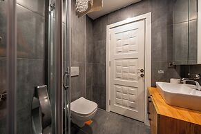 Mrt Suites Lara