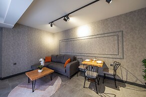 Mrt Suites Lara