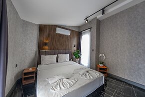 Mrt Suites Lara