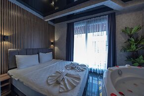 Mrt Suites Lara