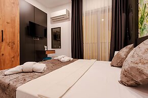 Mrt Suites Lara