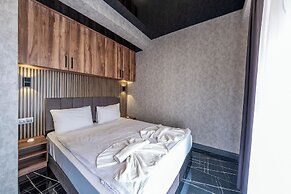 Mrt Suites Lara
