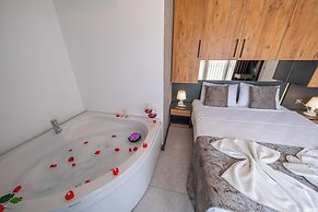 Mrt Suites Lara