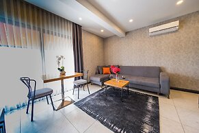 Mrt Suites Lara