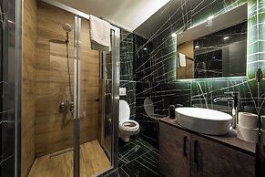 Mrt Suites Lara