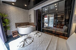 Mrt Suites Lara