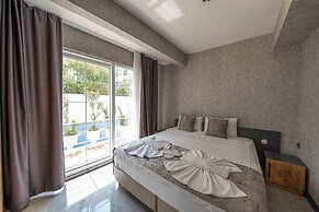 Mrt Suites Lara