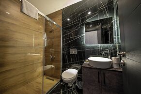 Mrt Suites Lara