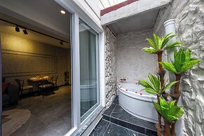 Mrt Suites Lara