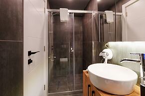 Mrt Suites Lara