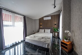 Mrt Suites Lara