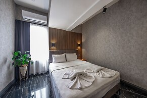 Mrt Suites Lara