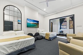 London Plane Backpackers - Hostel