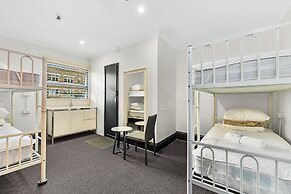 London Plane Backpackers - Hostel