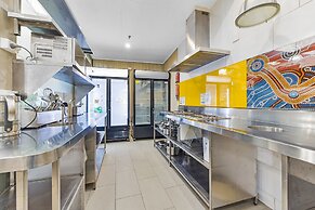 London Plane Backpackers - Hostel